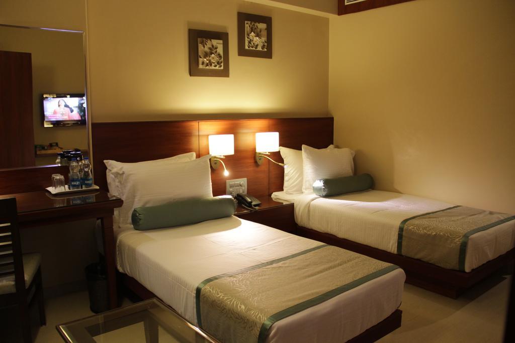 Hotel Green Olive Aurangabad  Exteriör bild