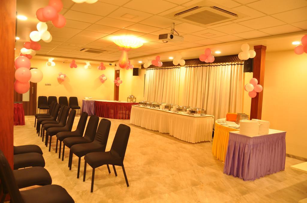 Hotel Green Olive Aurangabad  Exteriör bild