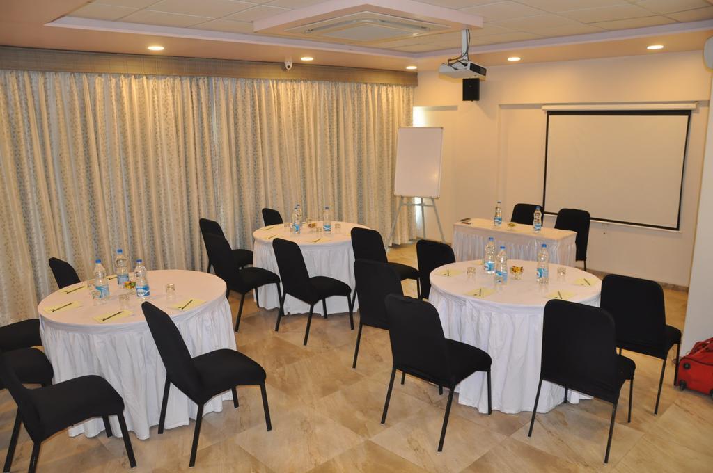 Hotel Green Olive Aurangabad  Exteriör bild
